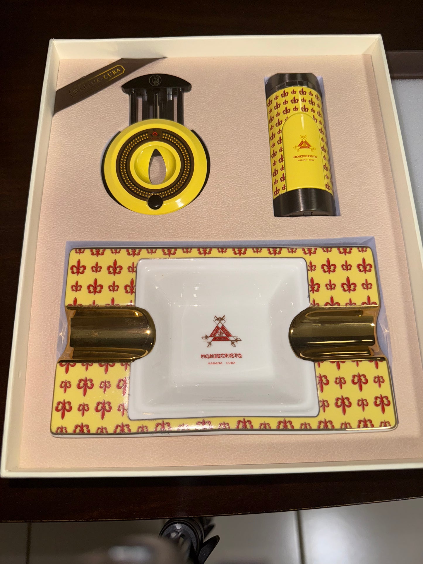 Montecristo Cigar Accessory Gift Set